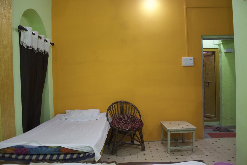 Yogi Lodge Varanasi Exterior foto