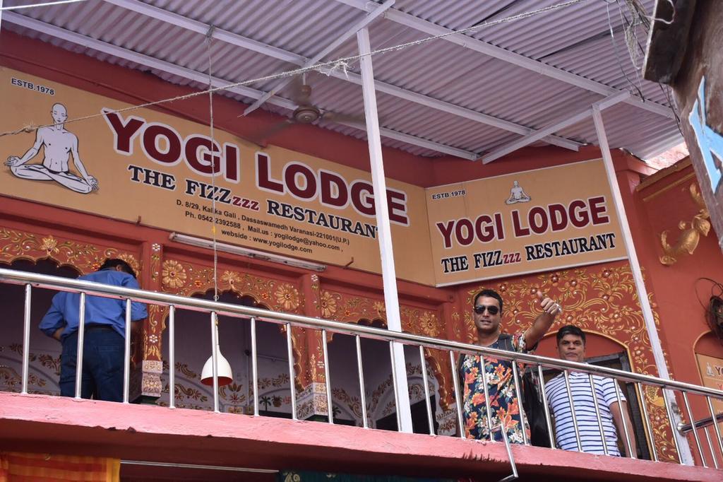 Yogi Lodge Varanasi Exterior foto